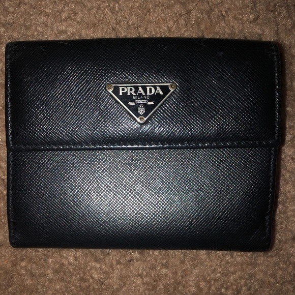 Prada card holder - Picture 1 of 3
